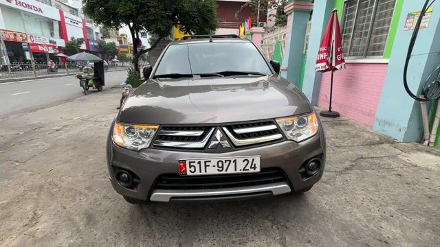 Mitsubishi Pajero Sport Nâu máy xăng 3.0 AT 1 cầu. Mua bán Ô tô tại Quận Tân Phú Tp Hồ Chí Minh được đăng bởi Tâm hình 1