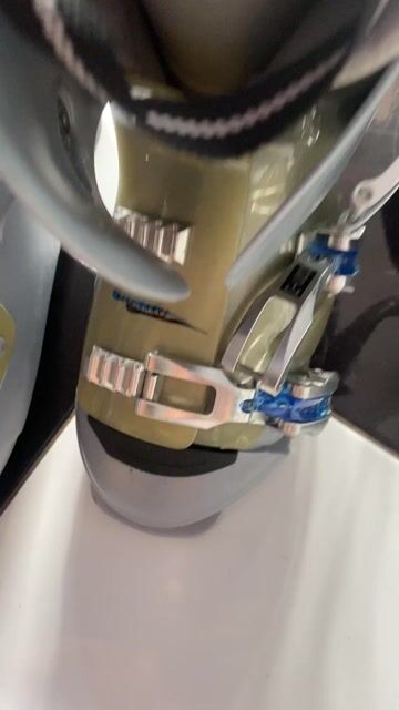 Bán 1đôi giày trượt tuyết GenFactory. Mua bán Đồ thể thao, Dã ngoại tại Huyện Châu Thành Bến Tre được đăng bởi Rồng Lang Thang hình 1