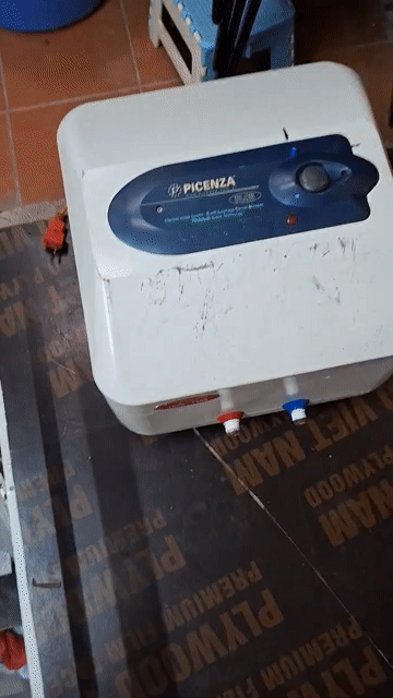 Bình nóng lạnh cũ. Mua bán Thiết bị vệ sinh, nhà tắm tại Quận Ba Đình Hà Nội được đăng bởi Thanh Thủy hình 1