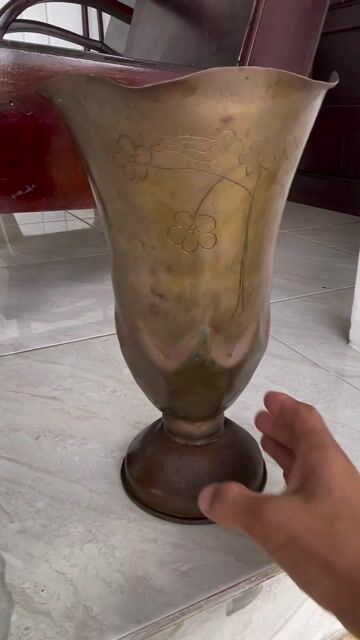 Bình hoa Đồng Đồ xưa Lành đẹp. Mua bán Đồ sưu tầm, đồ cổ tại Huyện Gò Công Tây Tiền Giang được đăng bởi Nguyễn Phước Vũ hình 1