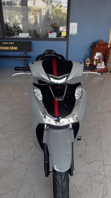 Honda SH 160i ABS Xám 1275 km. Mua bán Xe máy tại Quận Ô Môn Cần Thơ được đăng bởi XE MÁY QUANG TRẦN chuyen bán xe trúng thưởng  hình 1