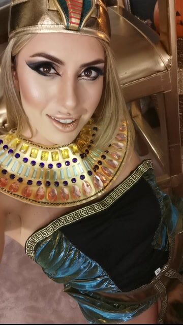 Model - April White footfetish