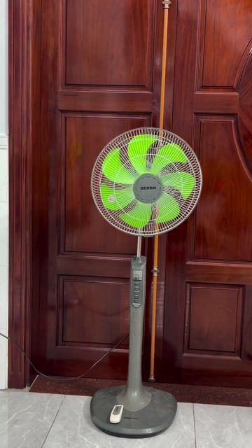 Quạt đứng Senko Xám 65W có remote. Mua bán Quạt tại Thành phố Biên Hòa Đồng Nai được đăng bởi Kim Anh Nguyễn hình 1