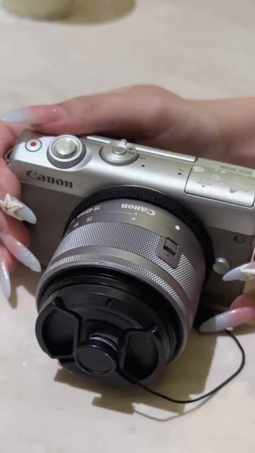 Máy ảnh Canon EOS M100 Xám. Mua bán Máy ảnh, Máy quay tại Quận Ngũ Hành Sơn Đà Nẵng được đăng bởi Lê Hoanh hình 1