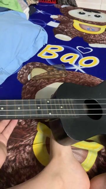 Đàn Ukulele Gỗ Đen Cả nam và nữ. Mua bán Nhạc cụ tại Quận 3 Tp Hồ Chí Minh được đăng bởi Như Quỳnh hình 1