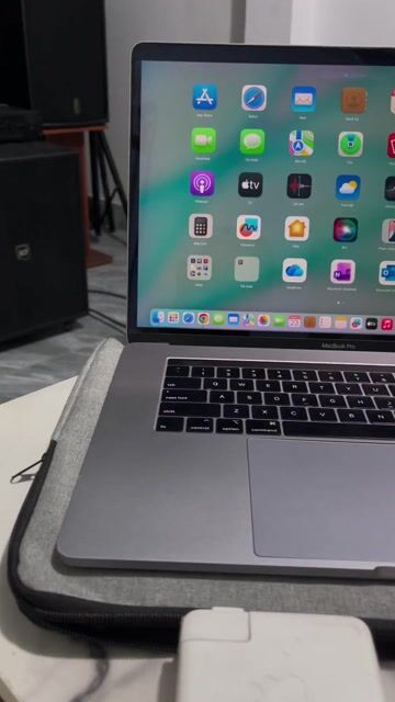 Apple Macbook Pro 15.6 inch Xám. Mua bán Laptop tại Thành phố Biên Hòa Đồng Nai được đăng bởi Vẫn đợi em  hình 1