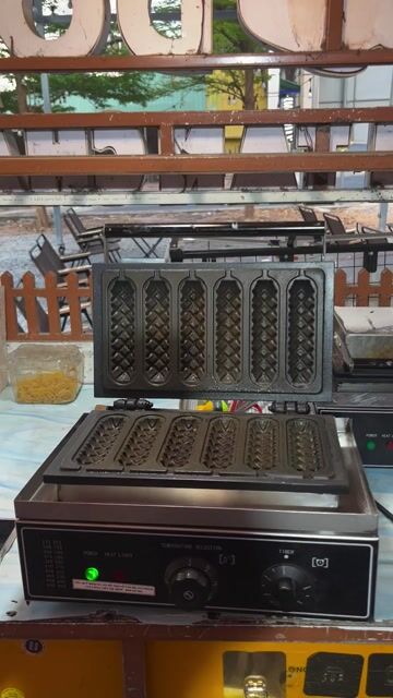 Máy làm bánh Kim loại Đen. Mua bán Bếp, lò, đồ điện nhà bếp tại Thành phố Thủ Dầu Một Bình Dương được đăng bởi Tuyền hình 1