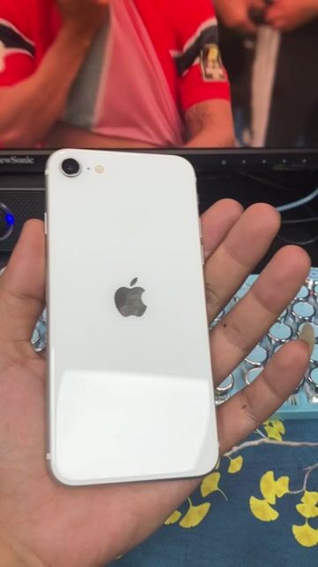 Apple iPhone SE 2020 64gb Trắng Zin Đẹp Keng. Mua bán Điện thoại tại Huyện Hóc Môn Tp Hồ Chí Minh được đăng bởi nguyễn văn ngọc hình 1