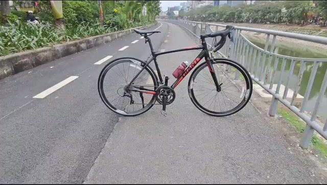 Xe đạp đua Giant SCR 1 Đen đỏ. Mua bán Xe đạp tại Quận Đống Đa Hà Nội được đăng bởi Bảo trang hình 1