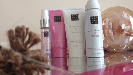 Esthéticienne jusqu'au bout des ongles