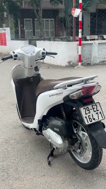 Honda Vision 2016 màu Trắng. Mua bán Xe máy tại Quận Nam Từ Liêm Hà Nội được đăng bởi Xe Máy Đức Dũng hình 1