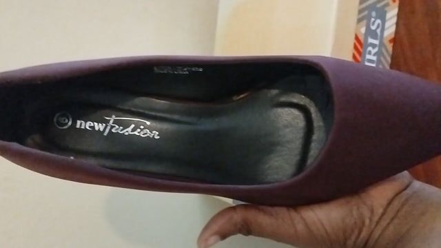 Ladies low cut high heeled shoes