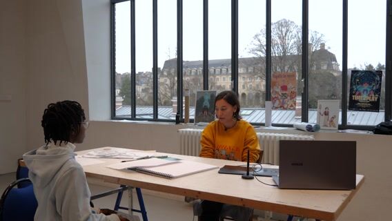 Encrage d'une illustratrice