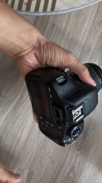 Máy ảnh Canon 550D DSLR ống kính 18-55mm Đen. Mua bán Máy ảnh, Máy quay tại Quận Hoàng Mai Hà Nội được đăng bởi HB hình 1