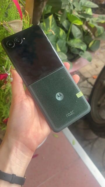 Motorola Razr 60 Ultra (16/512GB) | Hỗ trợ trả gop. Mua bán Điện thoại tại Quận 11 Tp Hồ Chí Minh được đăng bởi Thành Đạt Quận 11 hình 1