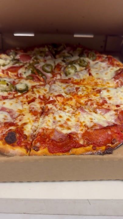 One of my favorite pizza spots! 🤤 #WhattaEat