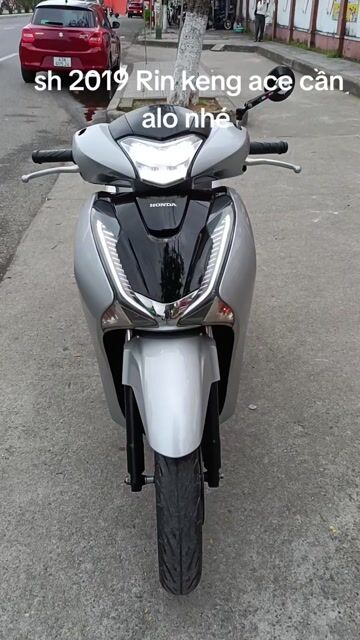 Honda SH 2019 màu Bạc. Mua bán Xe máy tại Quận Liên Chiểu Đà Nẵng được đăng bởi long hình 1