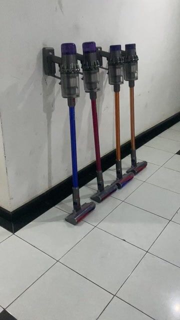 Cây hút bụi Dyson V10 kèm phụ kiện. Mua bán Nội thất, đồ gia dụng khác tại Huyện Bình Chánh Tp Hồ Chí Minh được đăng bởi Anh Tài hình 1