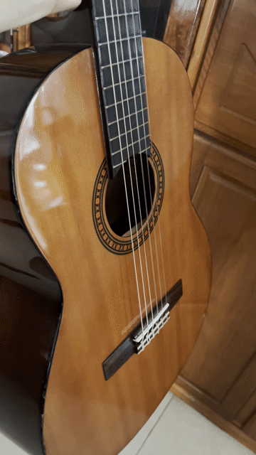 Yamaha size 3/4. Mua bán Nhạc cụ tại Quận Cẩm Lệ Đà Nẵng được đăng bởi Đặng Minh Hiền hình 1