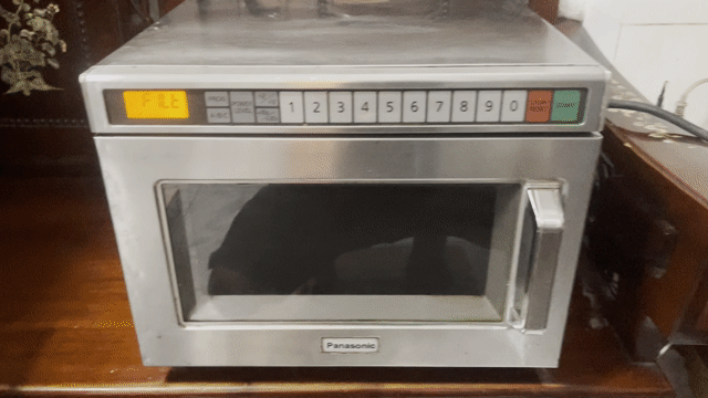 Lò vi sóng Panasonic NE-1753YUE Bạc cũ. Mua bán Bếp, lò, đồ điện nhà bếp tại Quận Tân Bình Tp Hồ Chí Minh được đăng bởi Vũ Đăng Khoa hình 1