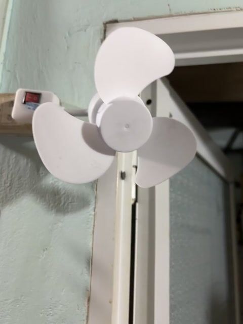 Quạt mini Trắng Điện trực tiếp Nhỏ gọn. Mua bán Quạt tại Quận 12 Tp Hồ Chí Minh được đăng bởi Tiểu Chu hình 1