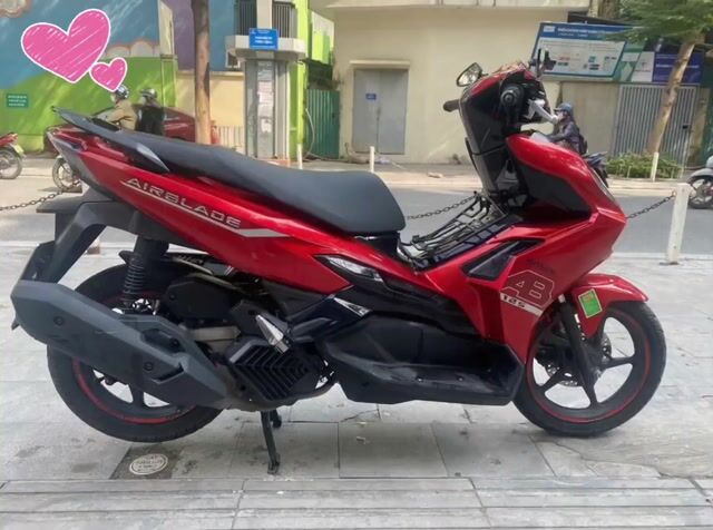 Honda AirBlade 125 2023 Đỏ đen 18000 km. Mua bán Xe máy tại Quận Hoàn Kiếm Hà Nội được đăng bởi minh hằng hình 1