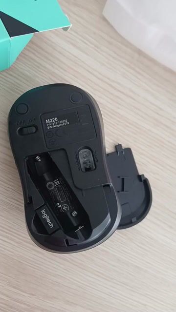Chuột Logitech Bluetooth Đen Mới Còn Hộp. Mua bán Phụ kiện (Màn hình, Chuột...) tại Quận 10 Tp Hồ Chí Minh được đăng bởi Numberoanh hình 1