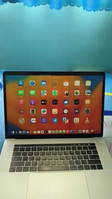 MacBook Pro 2018 15inch. Mua bán Laptop tại Huyện Châu Đức Bà Rịa - Vũng Tàu được đăng bởi Nguyễn Ngân hình 1