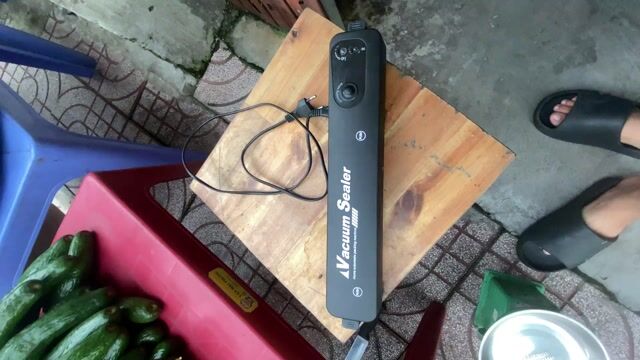 Máy hút chân không VACUUM SEALER  Đen Còn mới. Mua bán Bếp, lò, đồ điện nhà bếp tại Huyện Củ Chi Tp Hồ Chí Minh được đăng bởi CHÚC  hình 1