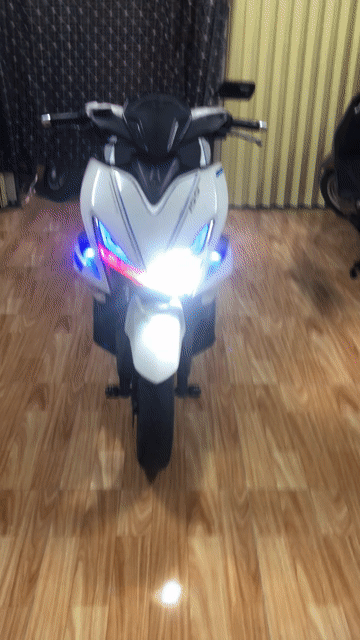 Yamaha NVX Fi 155cc 2017 Trắng Xanh Đen. Mua bán Xe máy tại Huyện Hóc Môn Tp Hồ Chí Minh được đăng bởi Ngôi nhà hạnh phúc hình 1