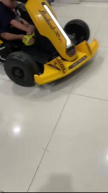 Xe điện trẻ em màu Vàng. Mua bán Mẹ và bé tại Quận 7 Tp Hồ Chí Minh được đăng bởi my hình 1