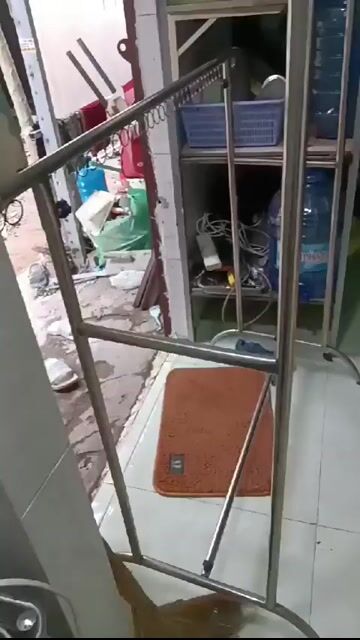 Sào phơi đồ đã sử dụng 95%. Mua bán Nội thất, đồ gia dụng khác tại Huyện Bến Lức Long An được đăng bởi Hồng Thắm hình 1