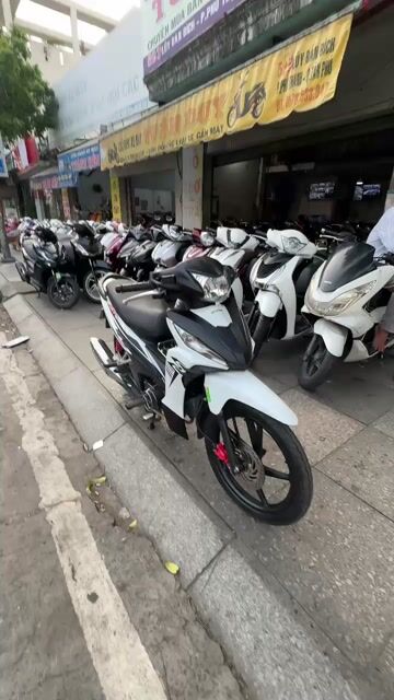 Honda Wave RSX Fi 2022 Trắng đen. Mua bán Xe máy tại Quận Tân Phú Tp Hồ Chí Minh được đăng bởi Tuanduy hình 1