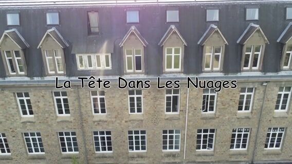 La tête dans les nuages