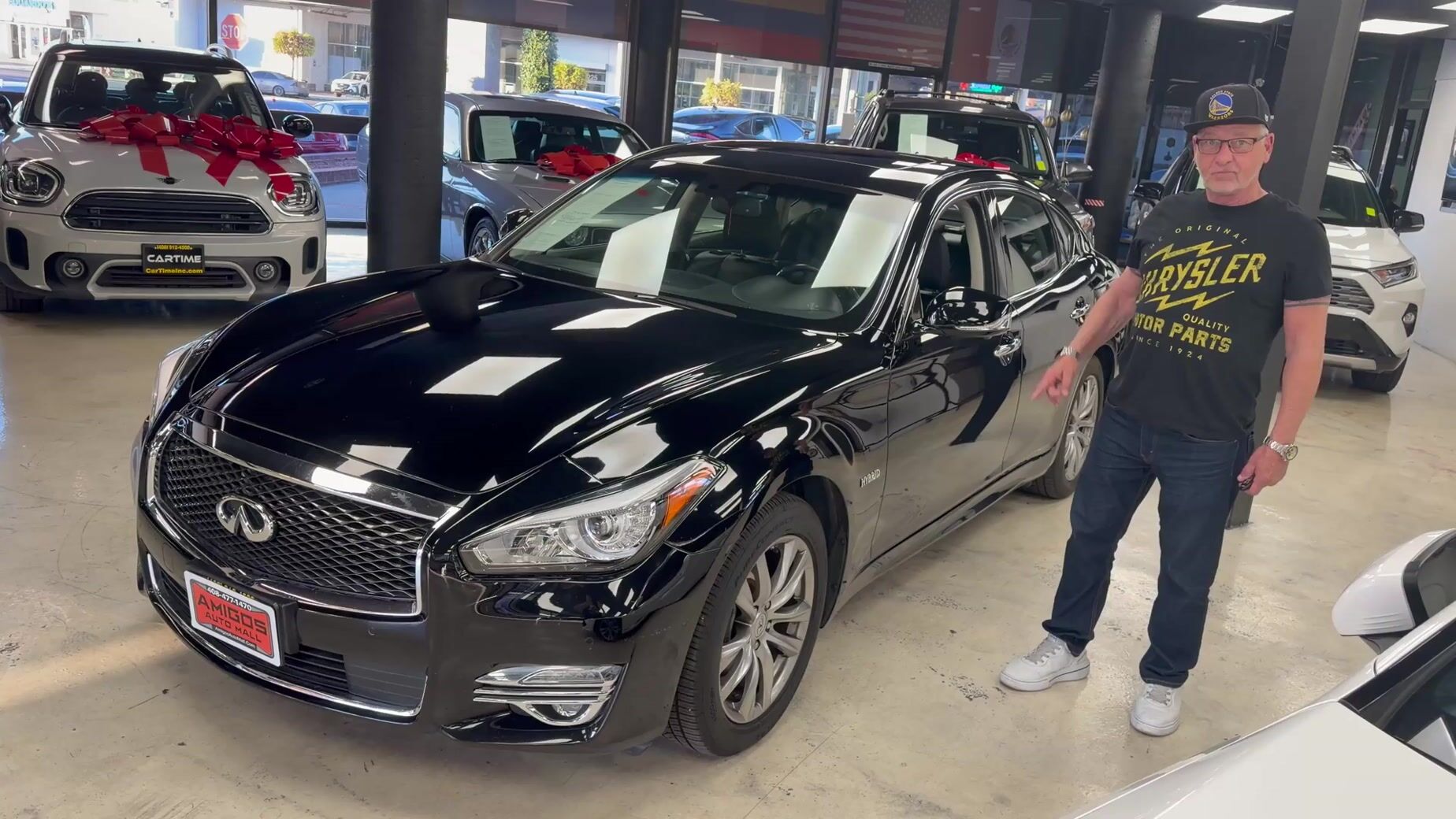 2017 INFINITI Q70 video thumbnail