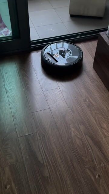 Máy hút bụi iRobot Roomba i7 Đen. Mua bán Thiết bị vệ sinh, nhà tắm tại Quận Hoàng Mai Hà Nội được đăng bởi Trần Toản hình 1