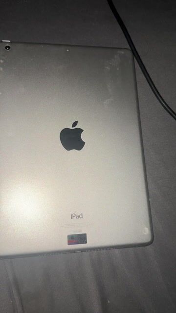 Apple iPad Air 16GB 12.5.7. Mua bán Máy tính bảng tại Quận Tân Bình Tp Hồ Chí Minh được đăng bởi Uwa Panda hình 1
