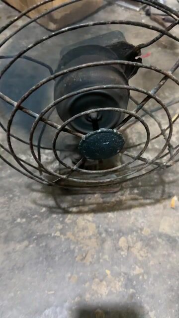 Quạt điện cổ điển màu xanh đậm. Mua bán Quạt tại Thị xã Điện Bàn Quảng Nam được đăng bởi linh hình 1