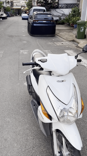 Honda Click Trắng. Mua bán Xe máy tại Quận Tân Phú Tp Hồ Chí Minh được đăng bởi XE MÁY QUANG LẬP hình 1