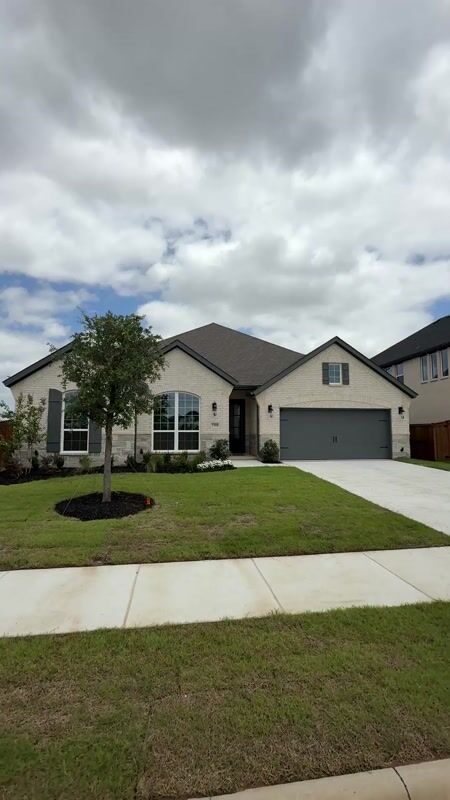 799 Mandrake Rd.
