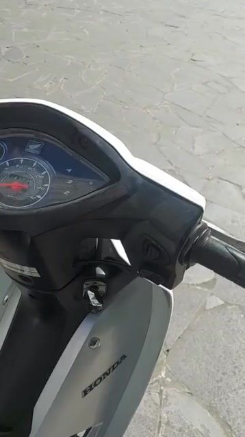 Bán xe Wave mầu trắng chính chủ. Mua bán Xe máy tại Quận Hai Bà Trưng Hà Nội được đăng bởi Nguyễn Khánh Trực hình 1