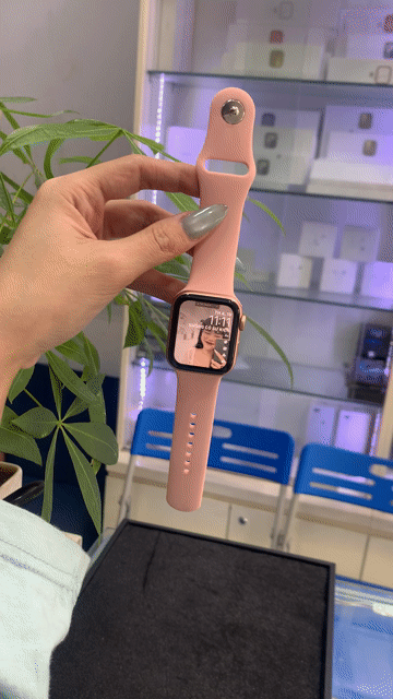 Apple Watch Series 4 40mm Hồng dep keng. Mua bán Thiết bị đeo thông minh tại Quận Phú Nhuận Tp Hồ Chí Minh được đăng bởi pé phuong hình 1