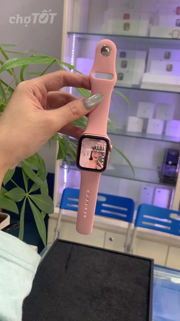 Apple Watch Series 4 40mm Hồng dep keng. Mua bán Thiết bị đeo thông minh tại Quận Phú Nhuận Tp Hồ Chí Minh được đăng bởi pé phuong hình 1