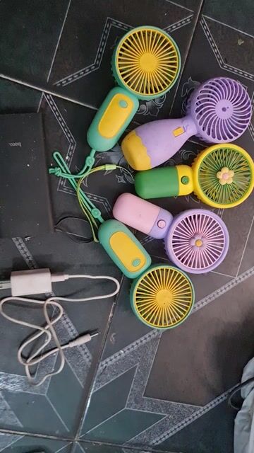 combo 5 Quạt sạc mini Hoco Còn tốt. Mua bán Quạt tại Quận 3 Tp Hồ Chí Minh được đăng bởi Sơn hình 1
