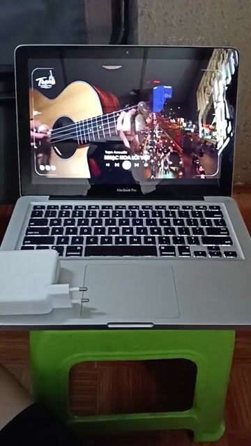 Apple MacBook Pro i5 4GB Bạc. Mua bán Laptop tại Quận 4 Tp Hồ Chí Minh được đăng bởi Lê Thanh Dũng hình 1