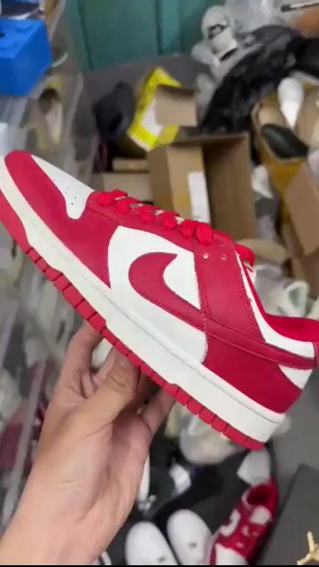 Giày thể thao Nike Dunk Low Đỏ trắng. Mua bán Giày dép tại Thành phố Bến Tre Bến Tre được đăng bởi Bật lửa 91 hình 1