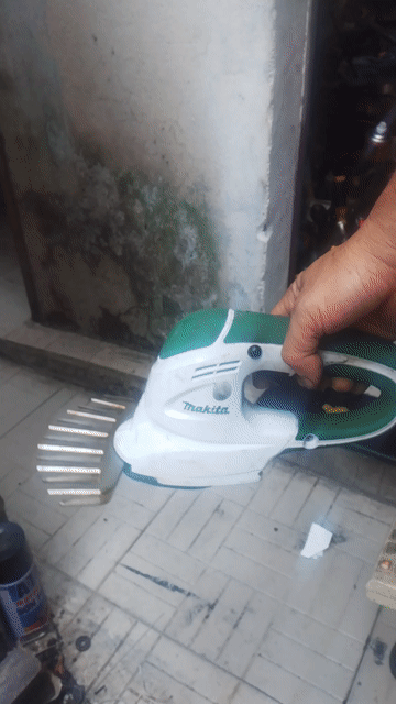 Máy cắt cỏ Makita Nhật Bản. Mua bán Đồ chuyên dụng, Giống nuôi trồng tại Quận Gò Vấp Tp Hồ Chí Minh được đăng bởi Cao Thanh Minh  hình 1