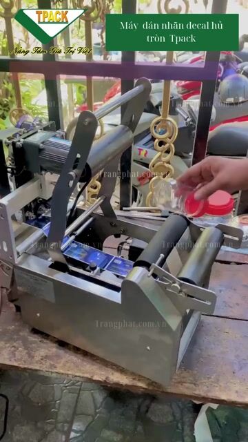 MÁY DÁN NHÃN CHAI HŨ TRÒN BÁN TỰ ĐỘNG. Mua bán Đồ chuyên dụng, Giống nuôi trồng tại Quận 8 Tp Hồ Chí Minh được đăng bởi Linh kiện máy hàn miệng túi hình 1