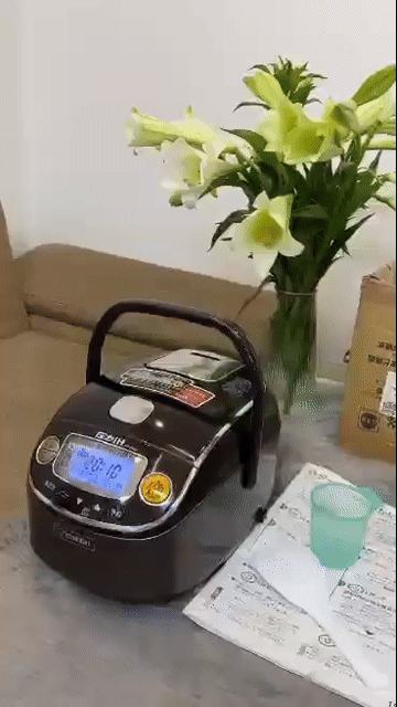 Nồi cơm điện Zojirushi 0.5L Đen Nhật Bản 98% mới. Mua bán Bếp, lò, đồ điện nhà bếp tại Quận Tân Bình Tp Hồ Chí Minh được đăng bởi Thuỷ Phát hình 1