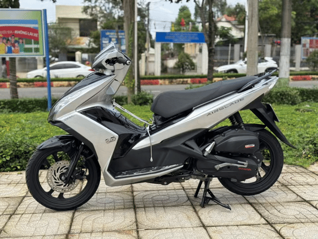 Ab Airblade 2014 bạc porsche màu Hót Zin Đẹp🔥🌈👍. Mua bán Xe máy tại Huyện Châu Đức Bà Rịa - Vũng Tàu được đăng bởi Xe Máy Thành Lộc 72 hình 1